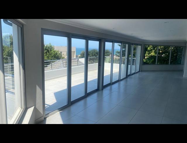 4 BEDROOM HOUSE FOR SALE IN COMPENSATION BEACH